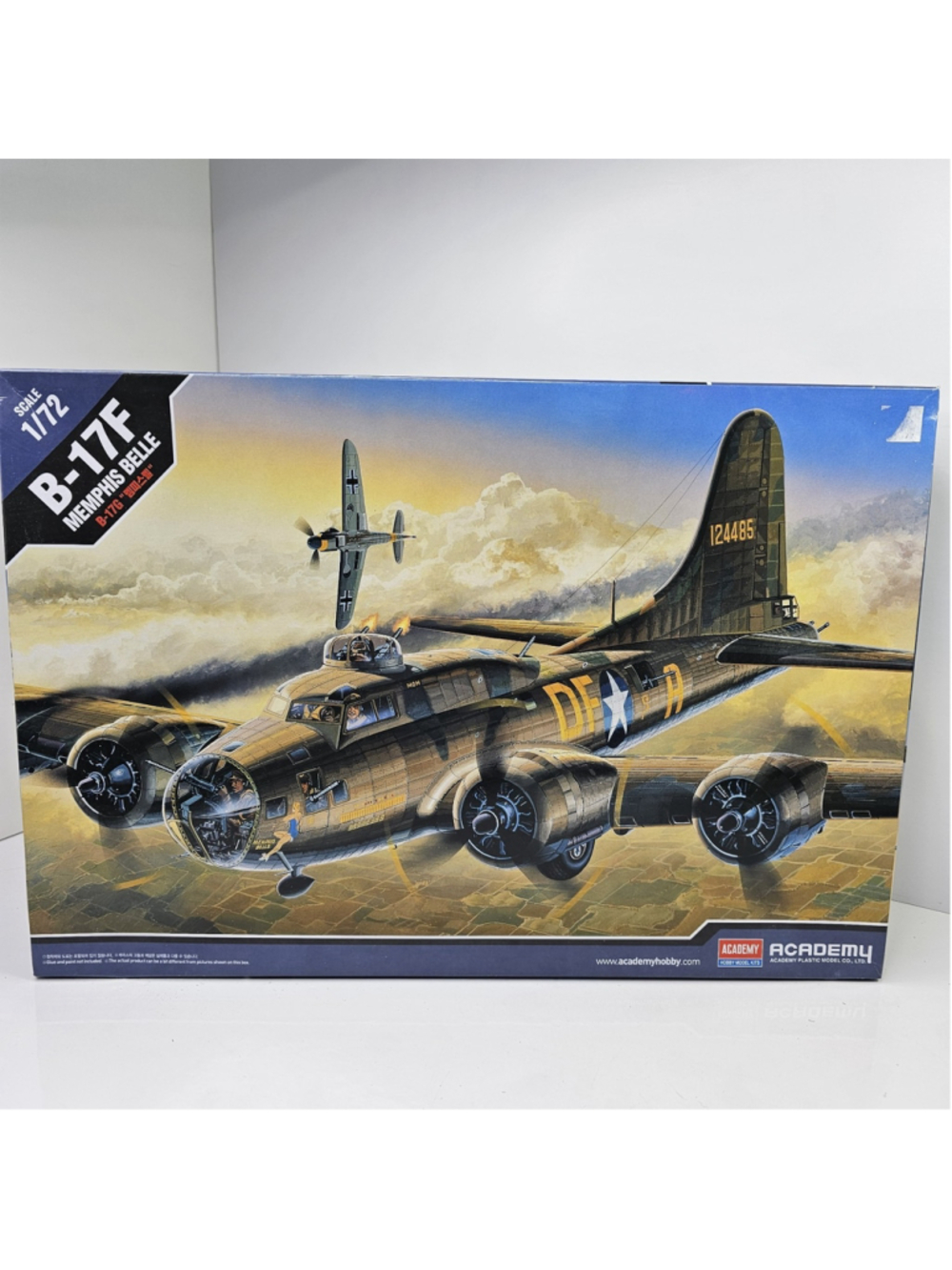 Academy Hobby Model 1/72 B-17 Flying Fortress Memphis Belle Model Kit 2188